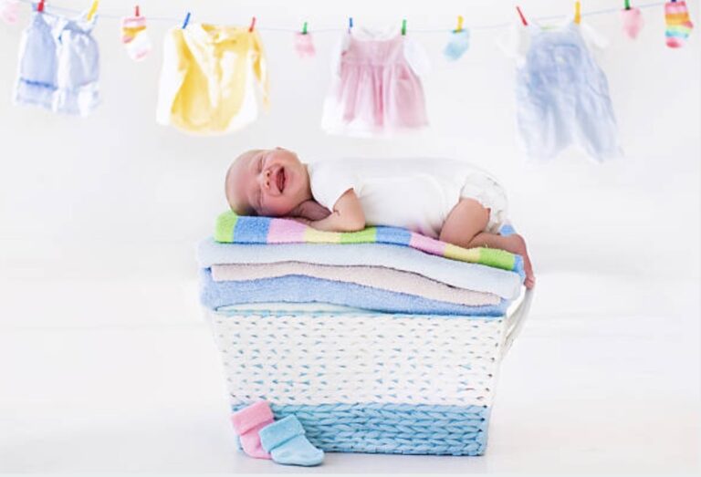 Bebeklerde Kıyafet Seçimi Nasıl Olmalı